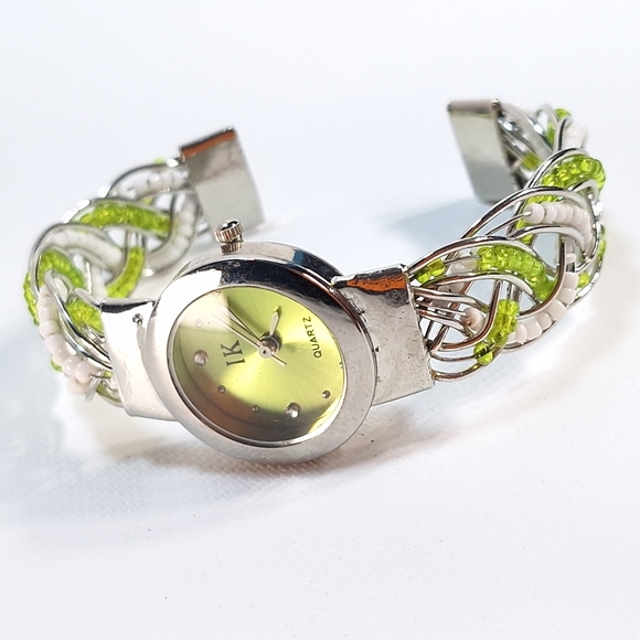 Vintage IK Quartz Ladies Watch Green White Bead Silver Tone Bangle, New Battery - Picture 3 of 8